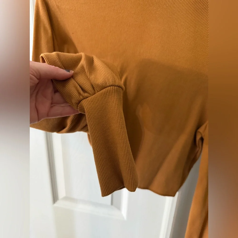 Forever 21 Women's Brown Cropped Turtleneck - Picture 4 of 6